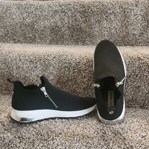 Steve Madden Black Slip-On Sneakers with side Zippers - EUC